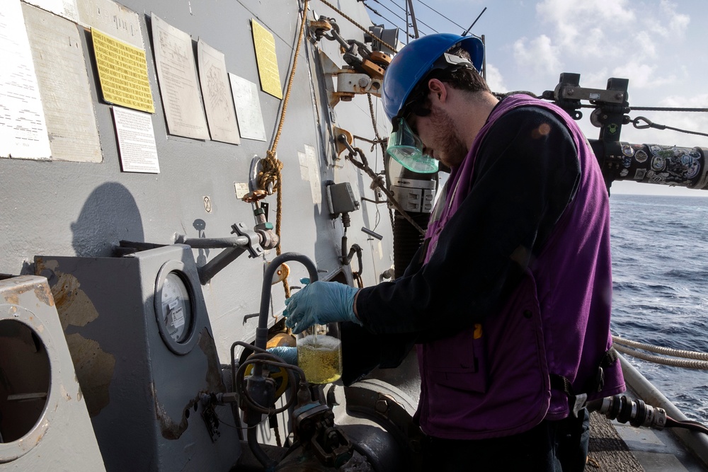 Sterett Conducts Fueling-At-Sea with USNS Yukon