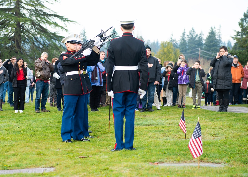 Bremerton Holds Wreathes Across America Event