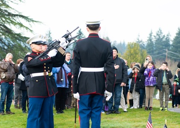 Bremerton Holds Wreathes Across America Event