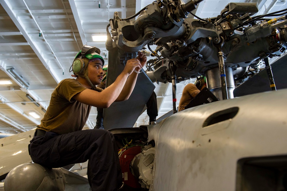 USS Carl Vinson (CVN 70) Sailors Conduct Maintenance