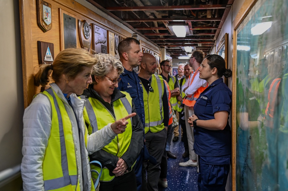 U.S. Ambassador for Australia visits Coast Guard Cutter Polar Star (WAGB 10)