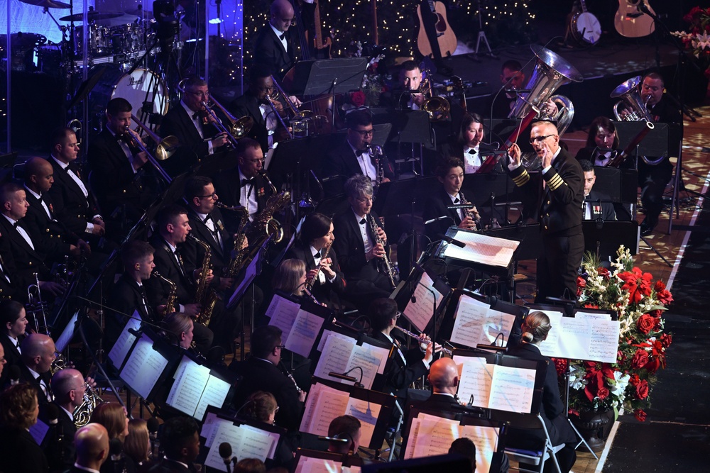 U.S. Navy Band hosts holiday concerts at Constitution Hall