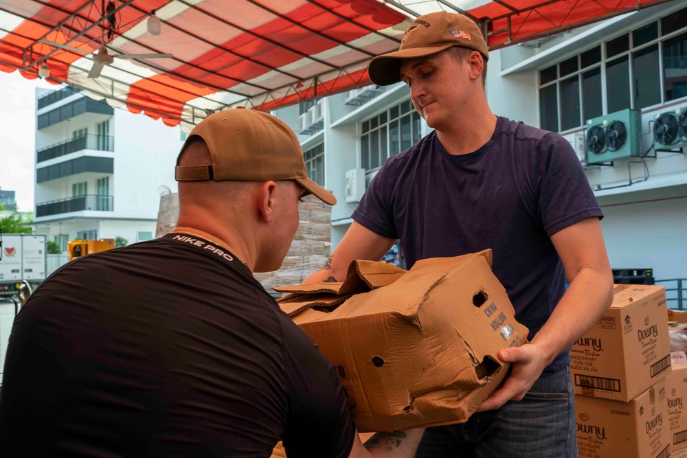 Sailors Stationed Aboard USS Carl Vinson (CVN 70) Participate in a Community Relations Event