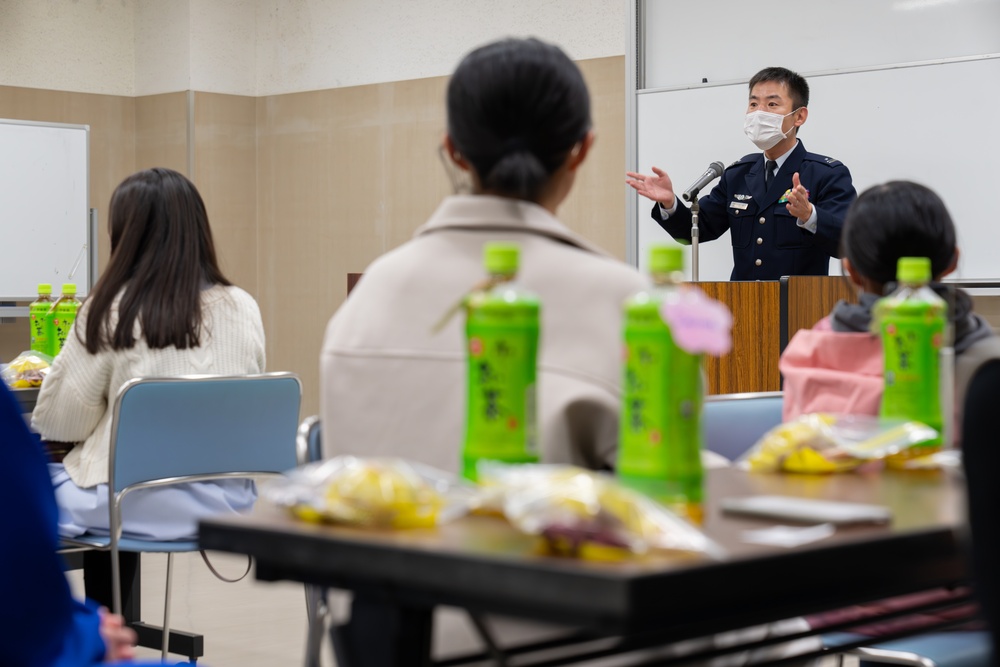 NATR: MAG-12 Marines teach English to local Miyazaki students