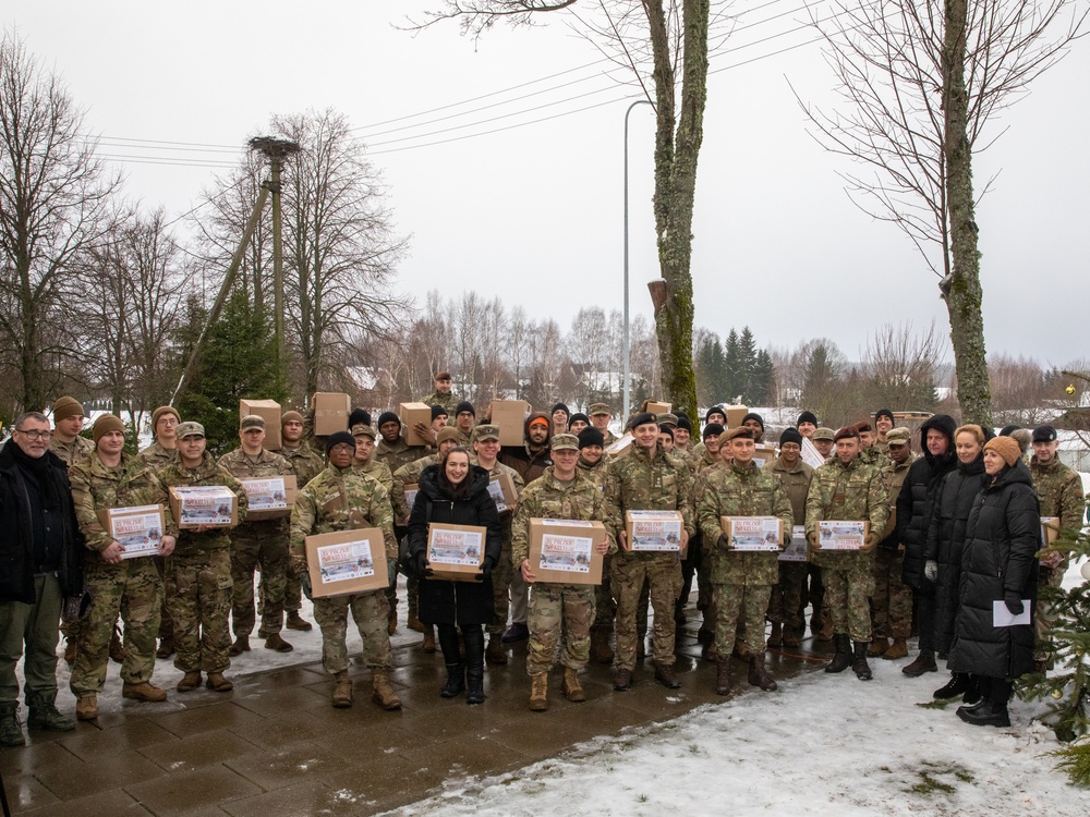 Task Force Marne Soldiers deliver Christmas packages to Lithuanian community