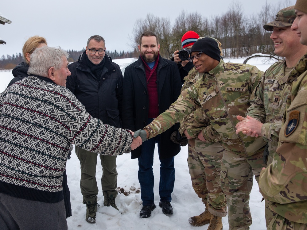 Task Force Marne Soldiers deliver Christmas packages to Lithuanian community