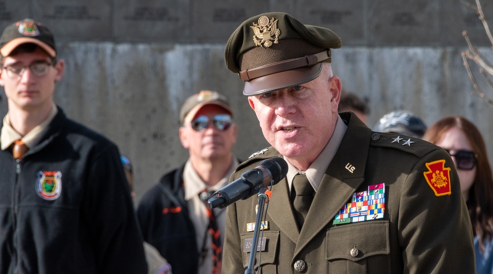 Pennsylvania National Guard leaders participate in Wreaths Across America