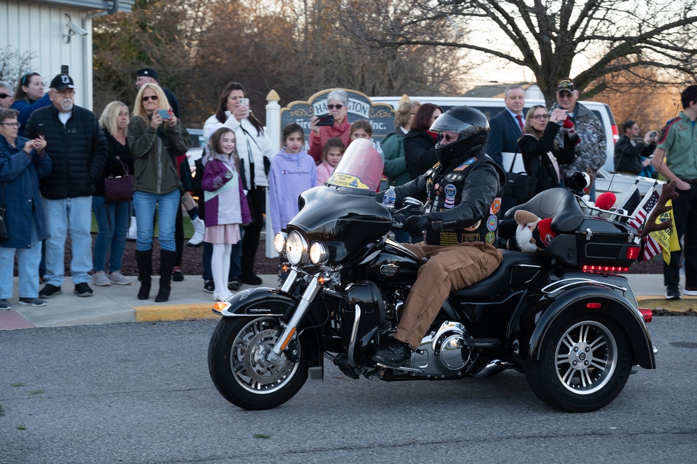 Dover AFB leadership participates in Wreaths Across America ceremony