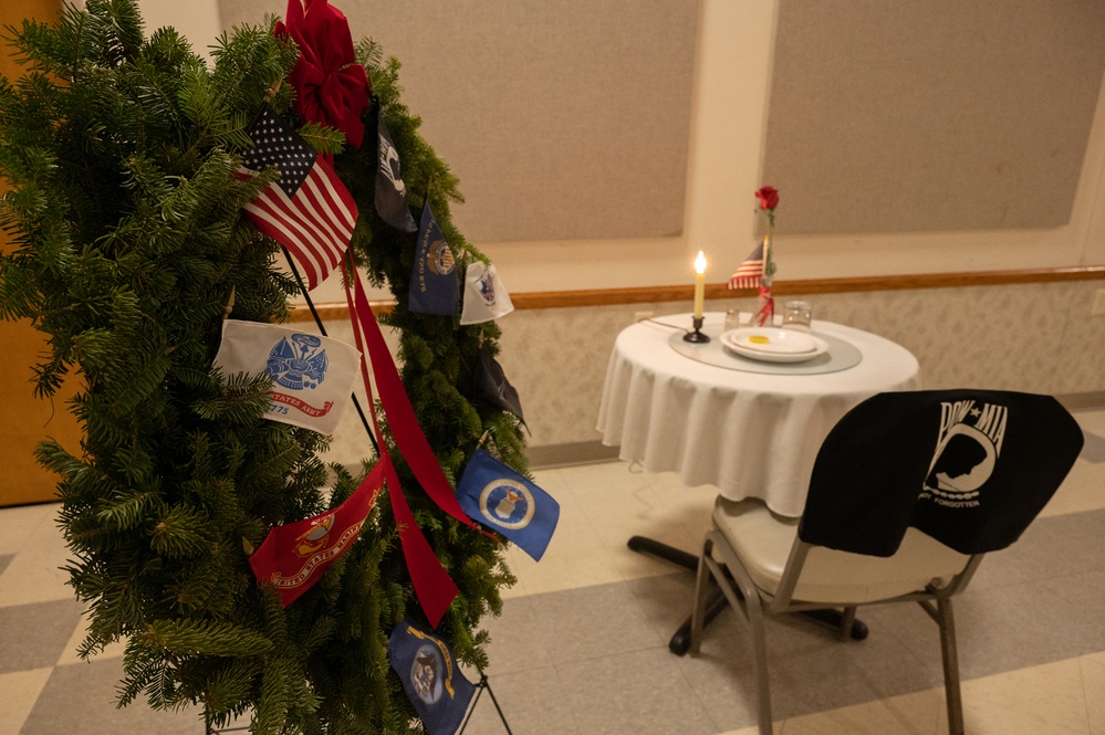 Dover AFB leadership participates in Wreaths Across America ceremony