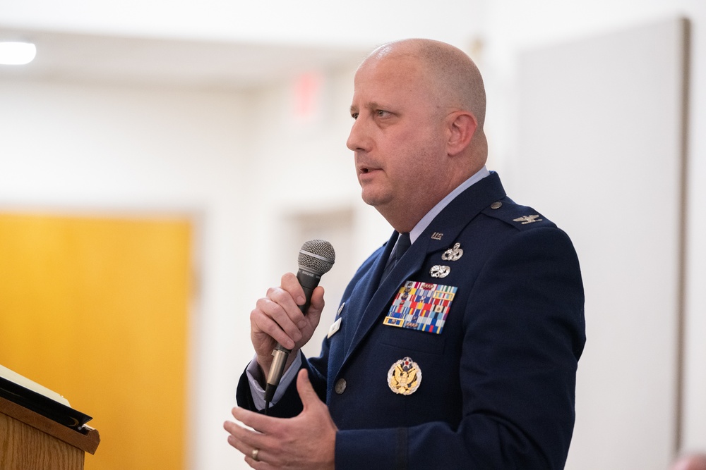 Dover AFB leadership participates in Wreaths Across America ceremony