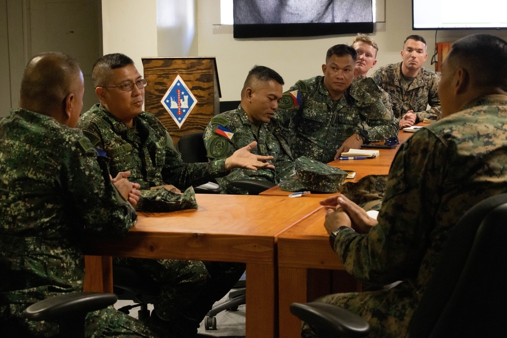 Senior Philippine Marine Corps Leadership Visit Camp Pendleton