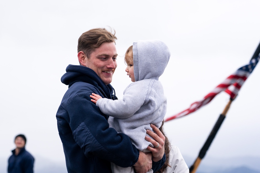 Coast Guard Cutter Steadfast returns to homeport in Astoria, Oregon