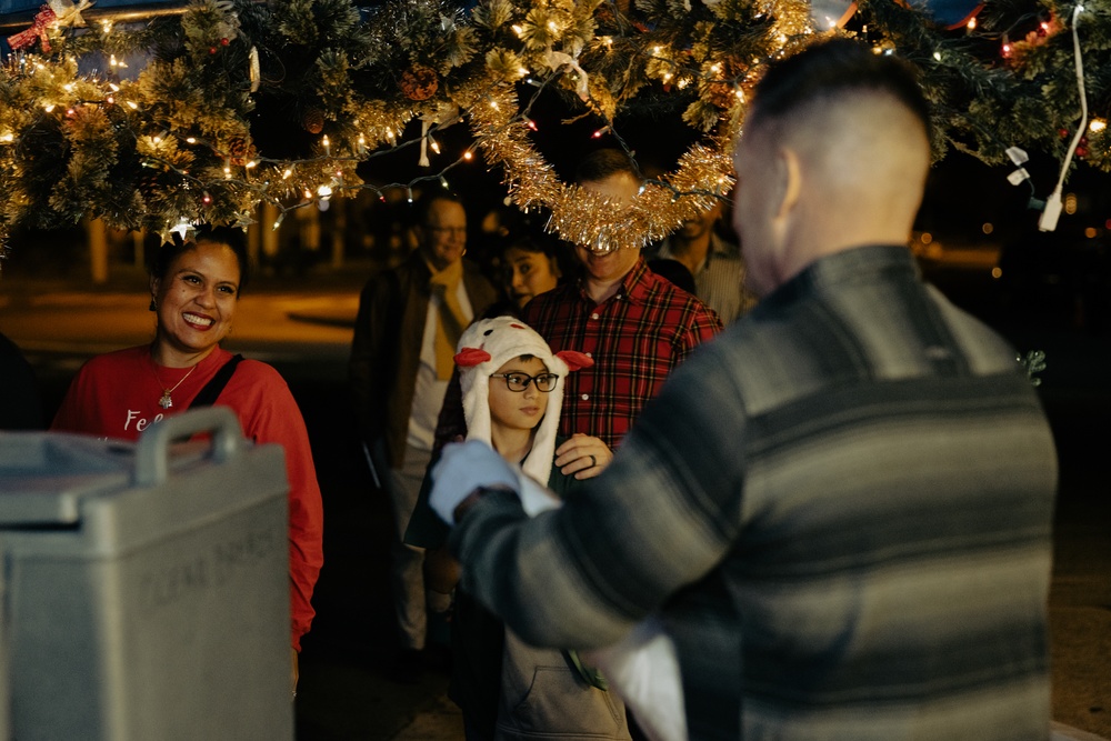 III MEF Band, MCCS partner up to bring the holidays to Camp Foster