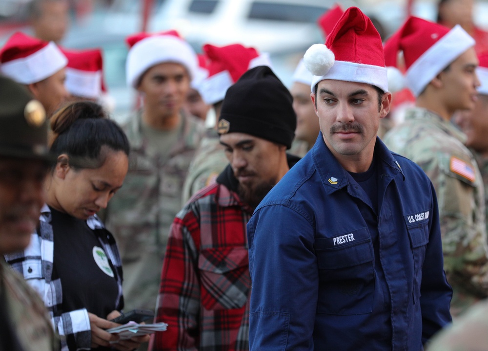 Service members take children shopping for &quot;Heroes and Helpers&quot; holiday event