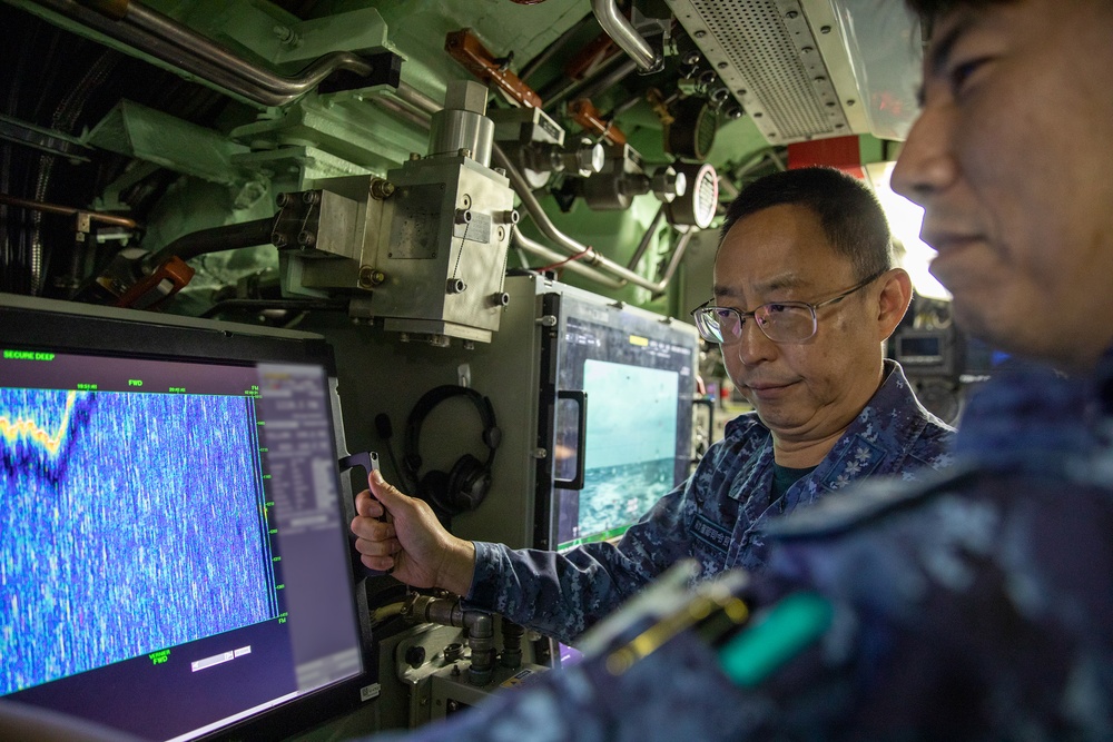 U.S. Navy Demonstrates Submarine Warfare Capabilities to Japan’s Commander, Fleet Submarine Forces