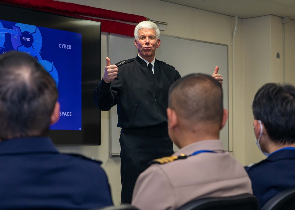 Commander, U.S. 7th Fleet Speaks with Joint Staff College Students