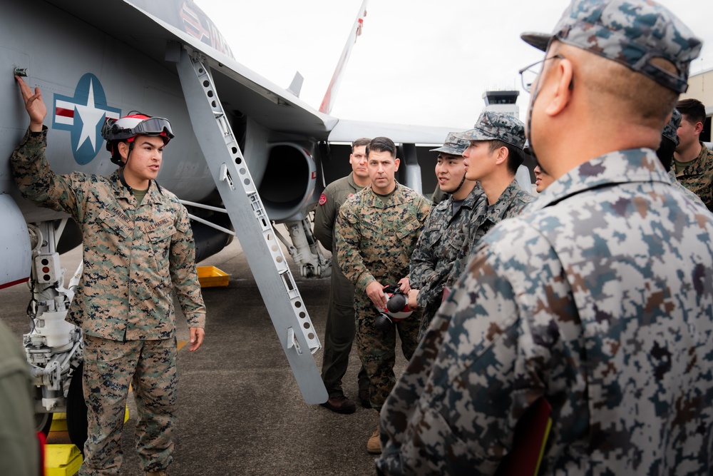 NATR: JASDF service members tour VMFA-232 F/A-18 Hornet aircraft