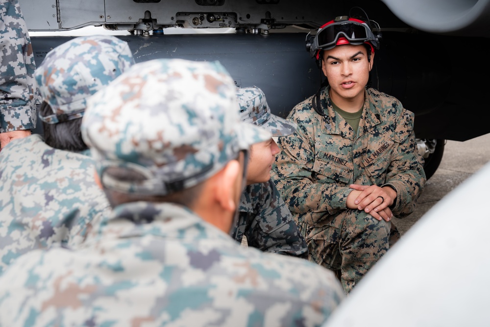 NATR: JASDF service members tour VMFA-232 F/A-18 Hornet aircraft
