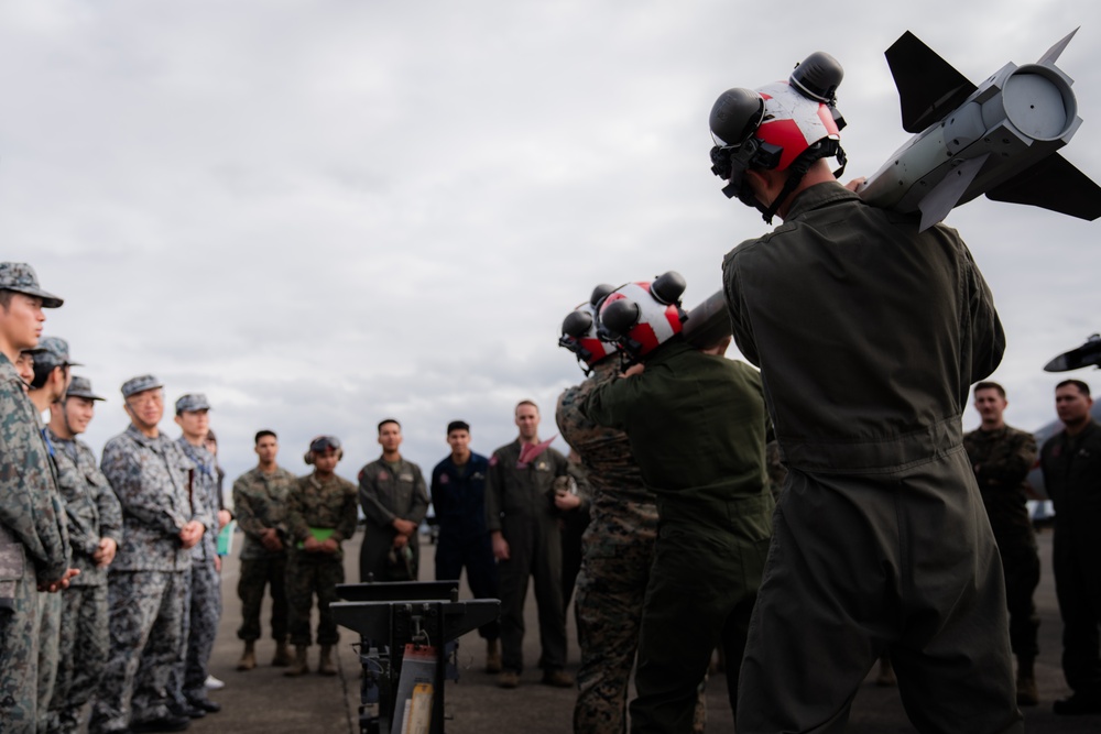 NATR: JASDF service members tour VMFA-232 F/A-18 Hornet aircraft
