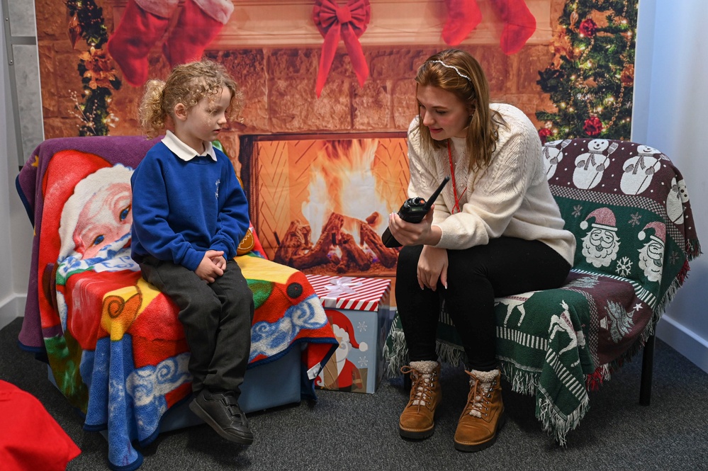 RAF Mildenhall participates in Radio Santa