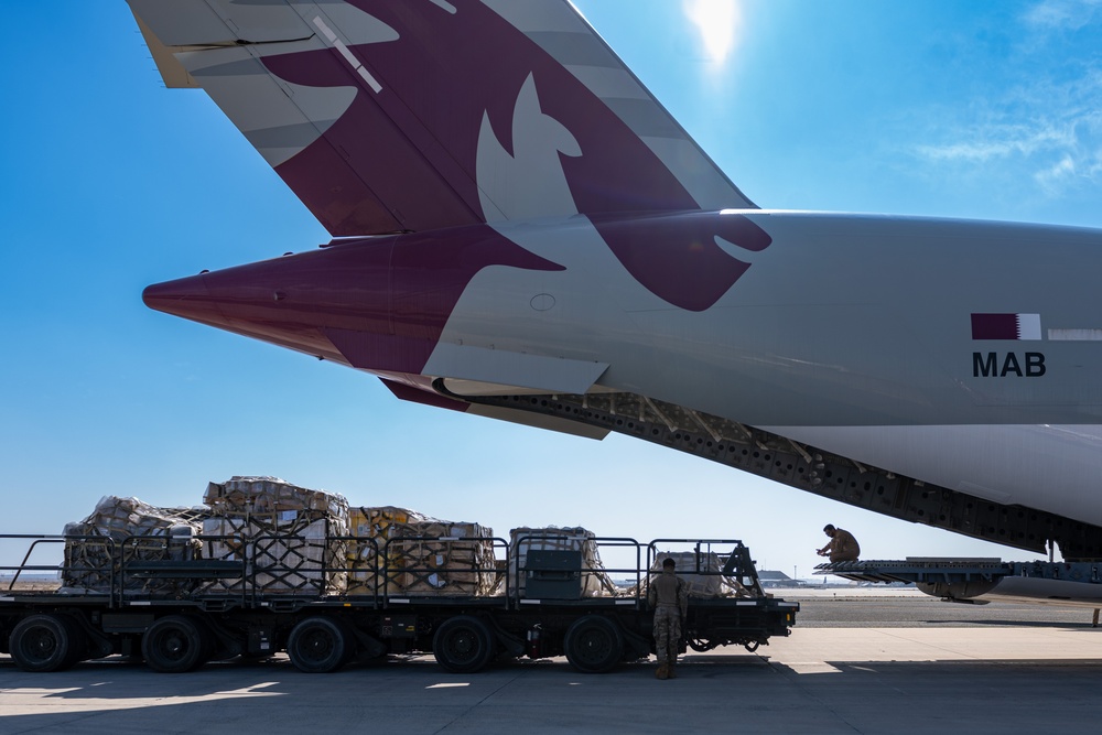 Qatari Emiri C-17 Flies Aid to Coalition Troops in Southwest Asia