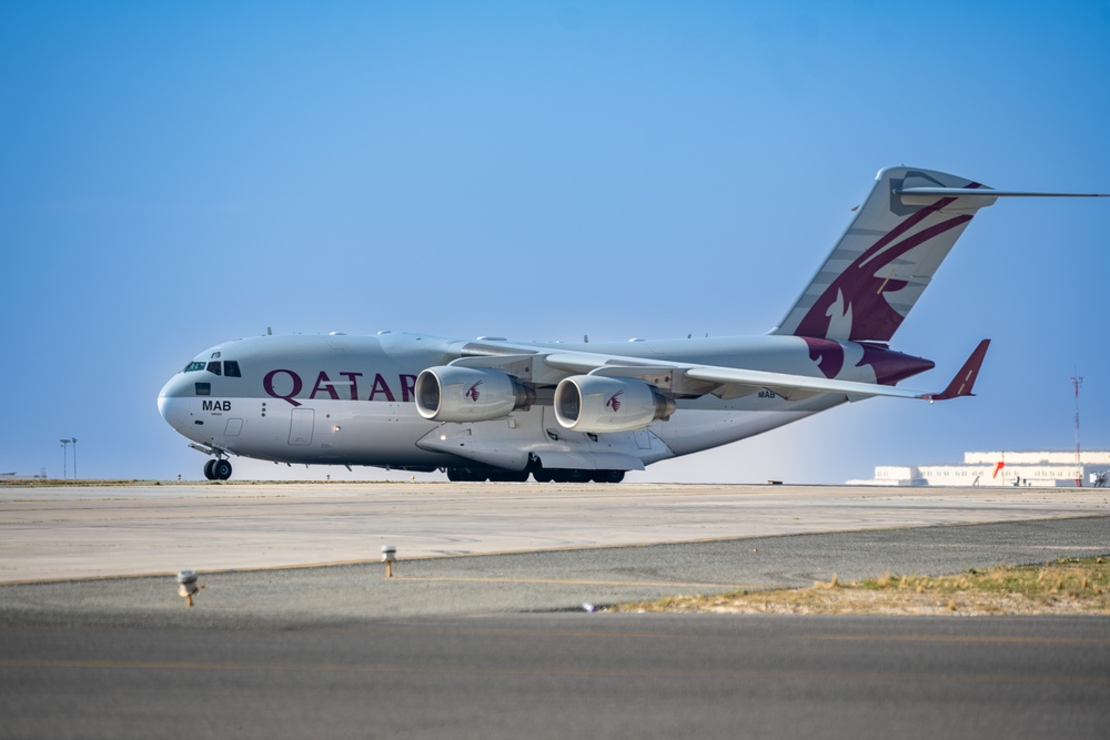 Qatari Emiri C-17 Flies Aid to Coalition Troops in Southwest Asia