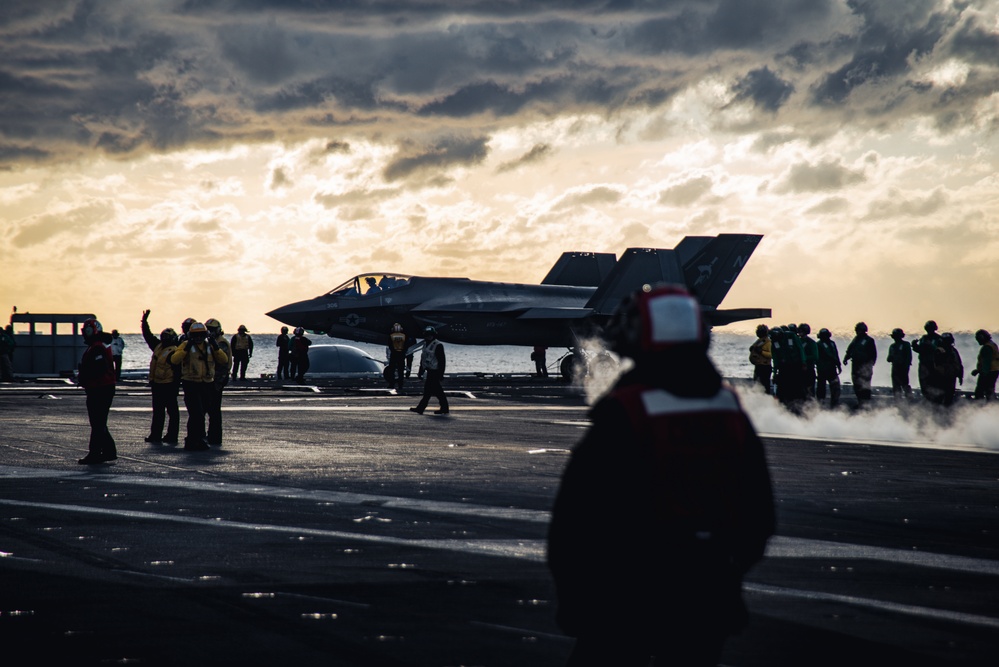 Squadrons Conduct Flyoff Aboard USS George Washington