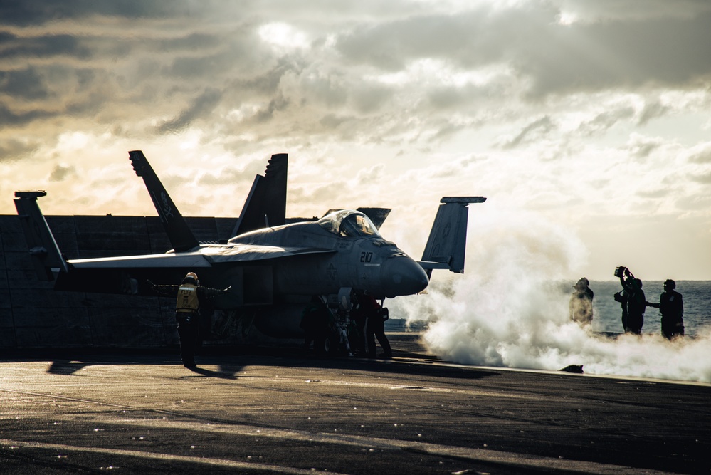 Squadrons Conduct Flyoff Aboard USS George Washington