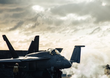 Squadrons Conduct Flyoff Aboard USS George Washington