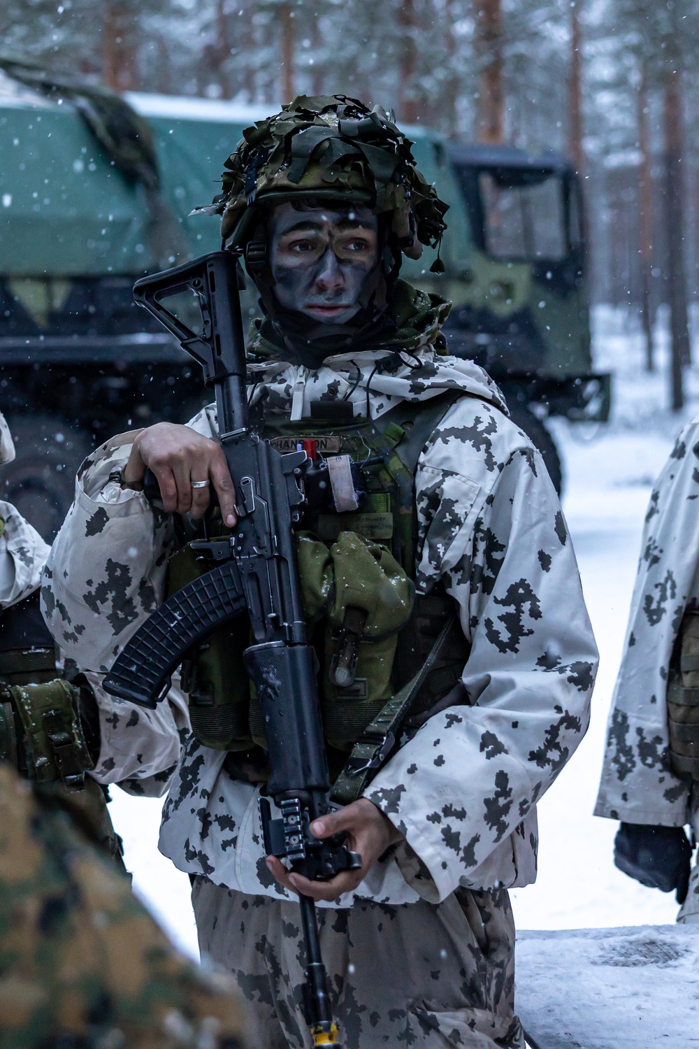 Freezing Winds 23: Marines With CLB-6 Resupply Finnish Service Members of The Nylands Brigade