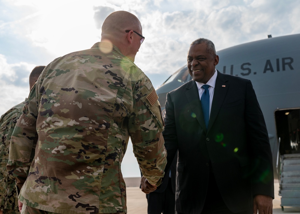 SECDEF visits Al Udeid Air Base