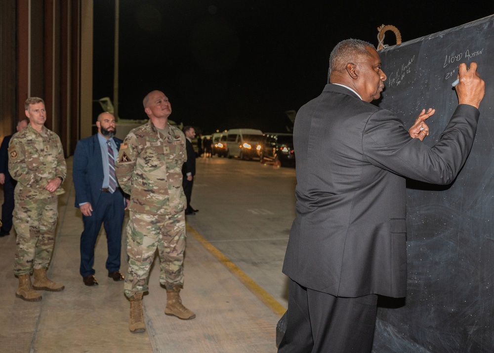 SECDEF visits Al Udeid Air Base