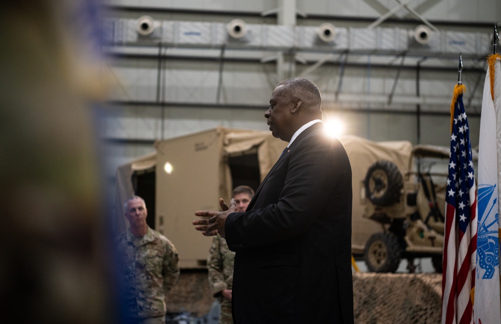 SECDEF visits U.S. troops, Qatar senior officials during Middle Eastern tour