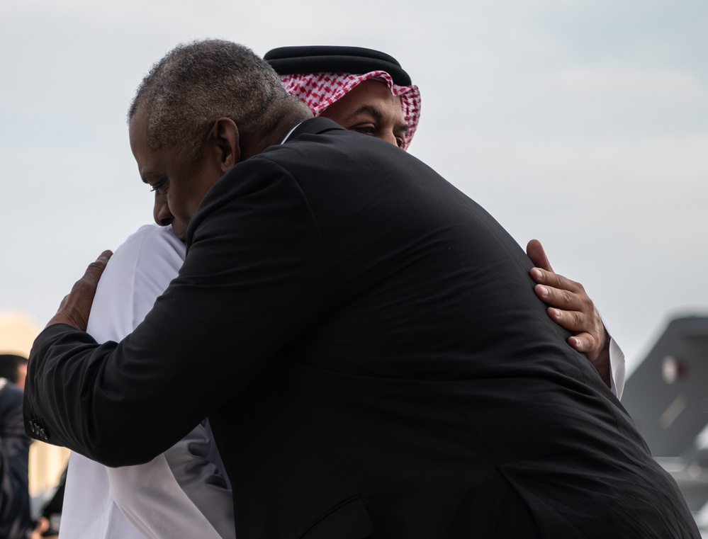 SECDEF visits U.S. troops, Qatar senior officials during Middle Eastern tour