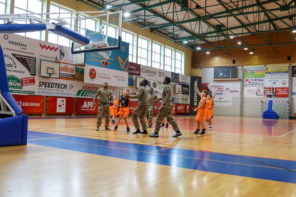 US Sustainment Soldiers visit Września School