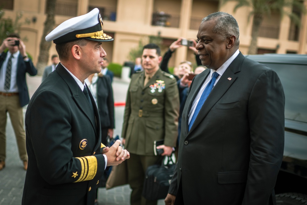 DVIDS - Images - SECDEF Visit To U.S. NAVCENT/5th Fleet, Bahrain And ...