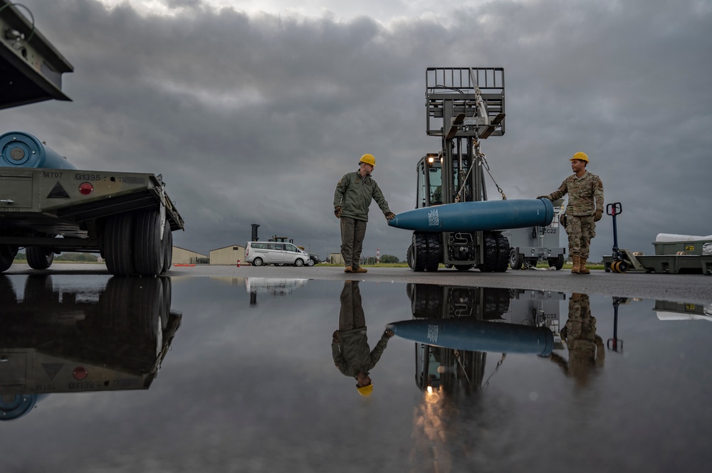 9th EBS ammo inert bomb build enables Multi-Capable Airmen