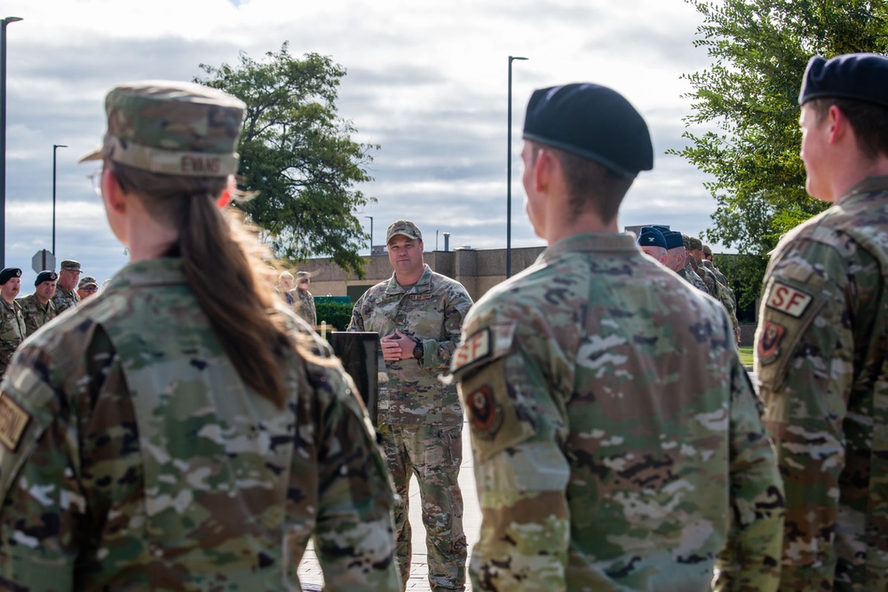 COMAFSOC visits 137th Citizen Air Commandos