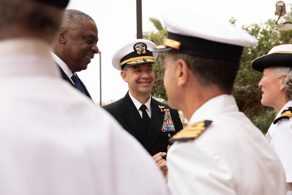 Secretary of Defense visits NAVCENT Headquarters