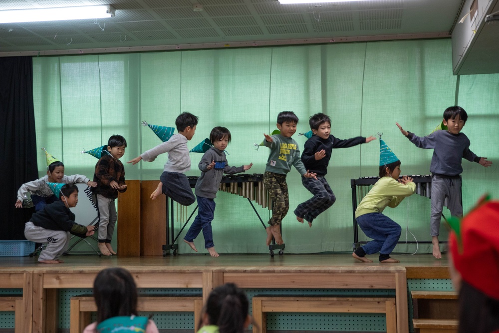 Holiday cheer: Volunteers from Marine Corps Air Station Iwakuni visit Higashi Nursery