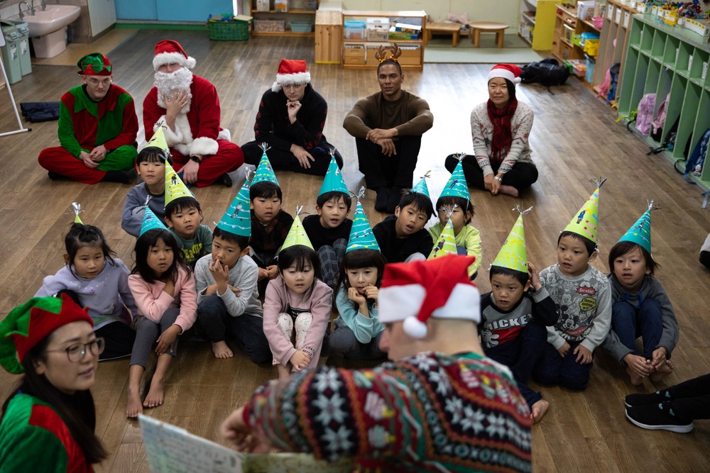 Holiday cheer: Volunteers from Marine Corps Air Station Iwakuni visit Higashi Nursery