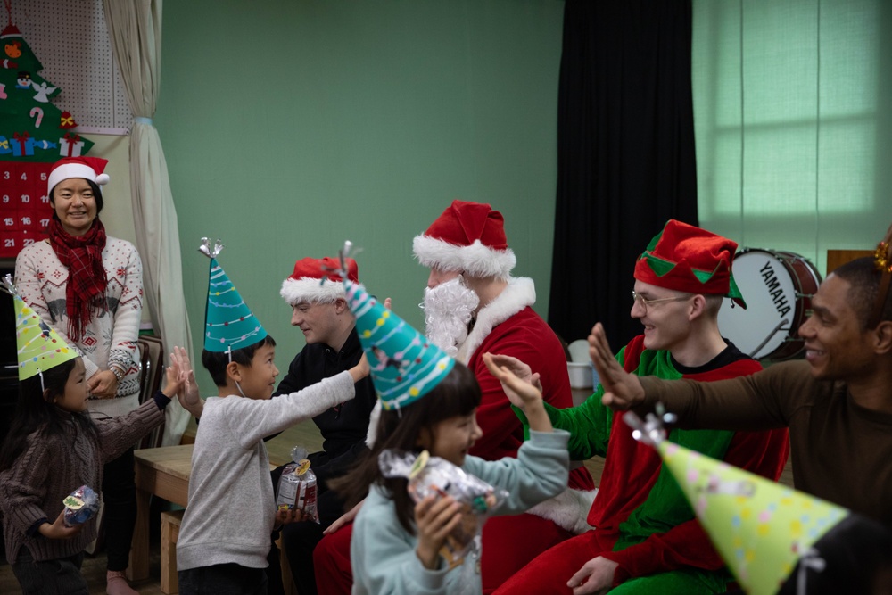 Holiday cheer: Volunteers from Marine Corps Air Station Iwakuni visit Higashi Nursery