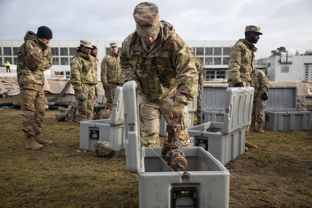 Sustainment Soldiers conduct refuel on the move training