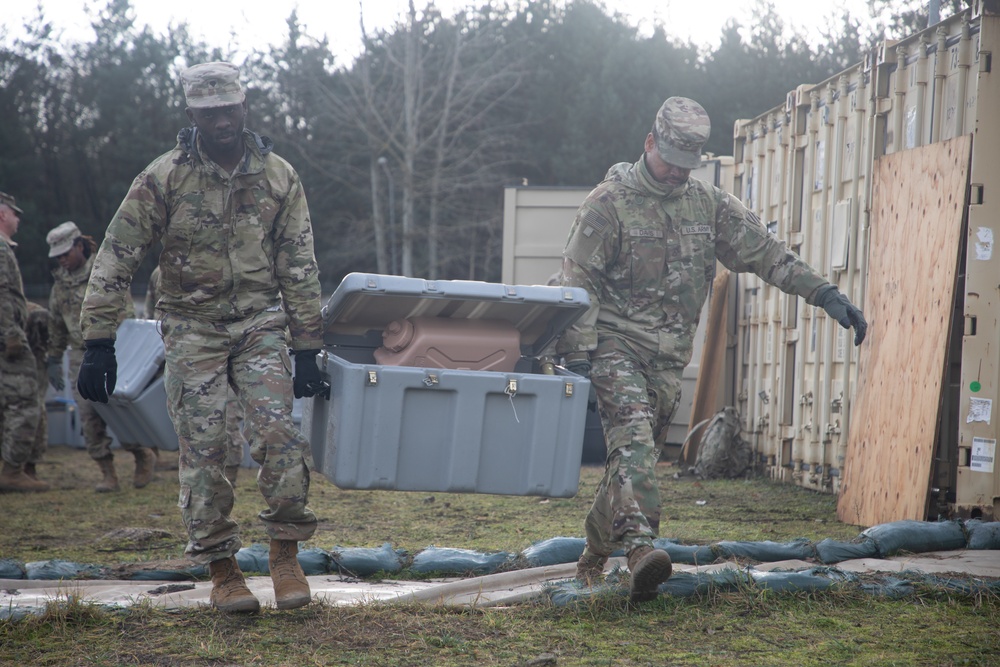 Sustainment Soldiers conduct refuel on the move training