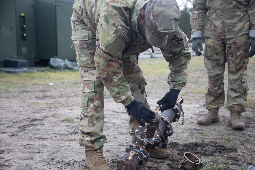 Sustainment Soldiers conduct refuel on the move training