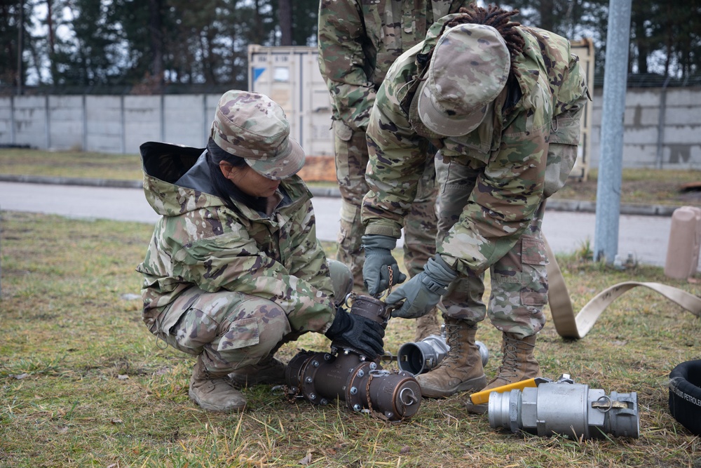 Sustainment Soldiers conduct refuel on the move training