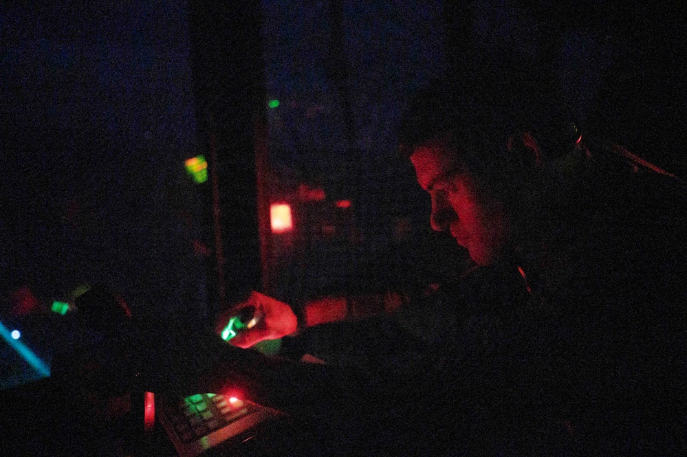 Night flight operation aboard USS New York (LPD-21)