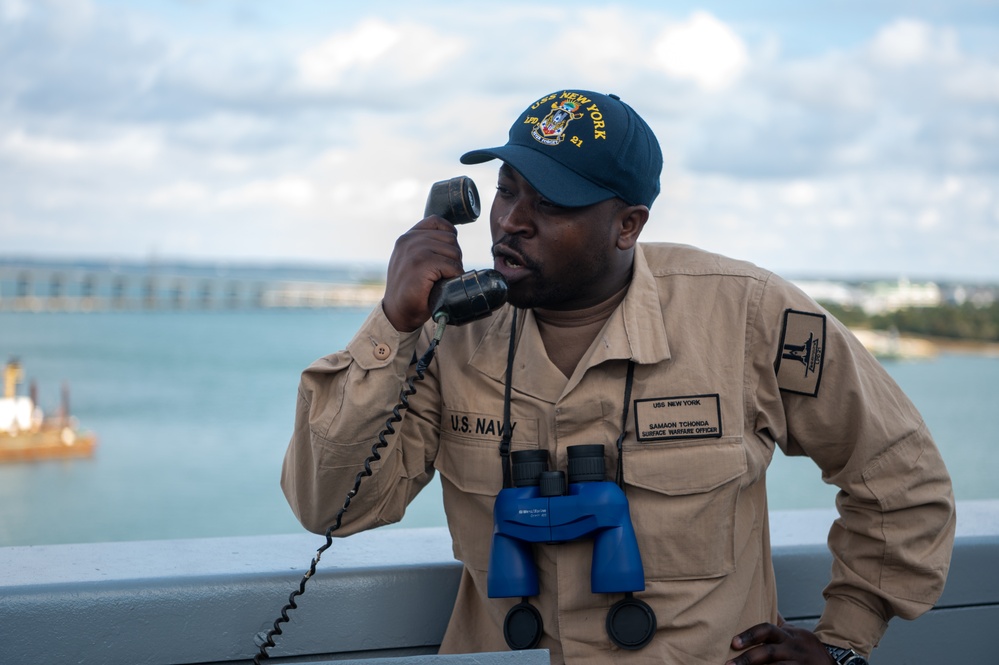 U.S. Navy Ensign orders a maneuver aboard USS New York (LPD-21)