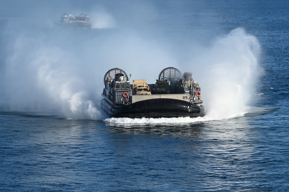 LCACs approach the USS New York (LPD-21)