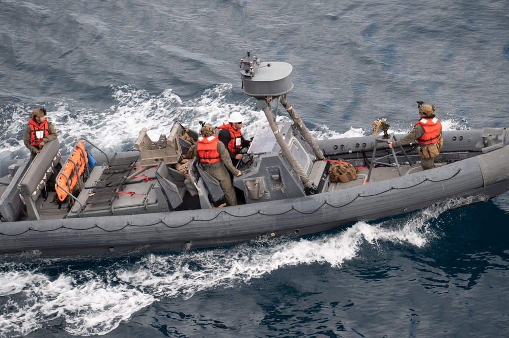 USS New York (LPD-21) conducts VBSS operations with 24th MEU